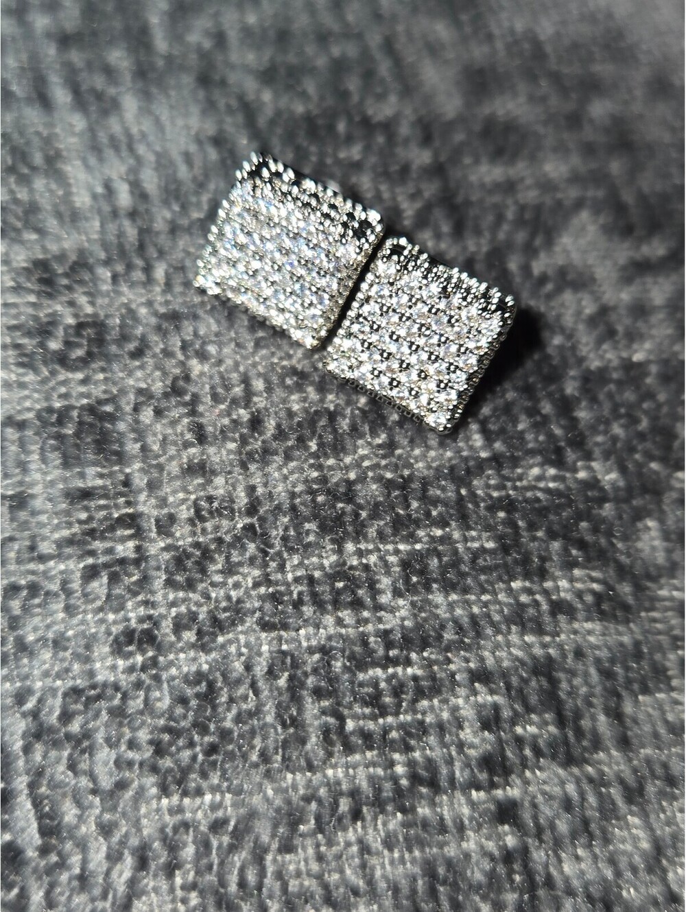 Luxury Silver Cubic Zirconia Sparkle Stud Earrings for Men and Women